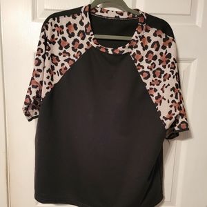 Top 1x black with animal print on shoulder and sleeve